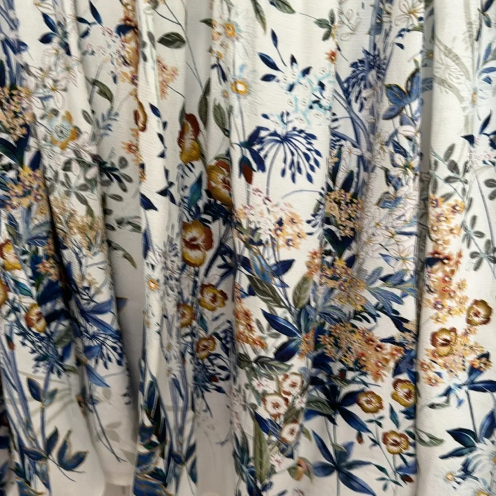 Karen Kane flowered sleeved woman’s top - Picture 3 of 5